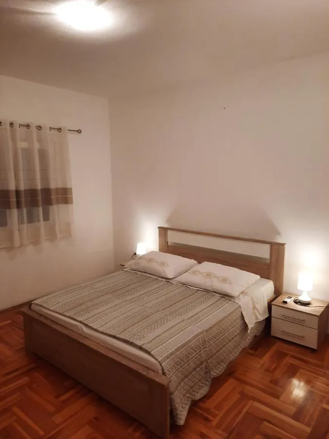 Apartment Duje & Dragana Plano 0*,